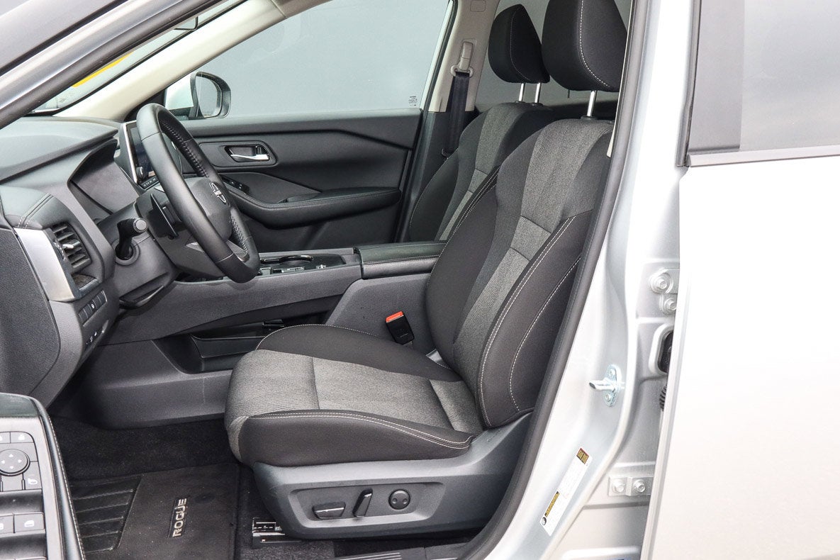 2025 Nissan Rogue FWD SV