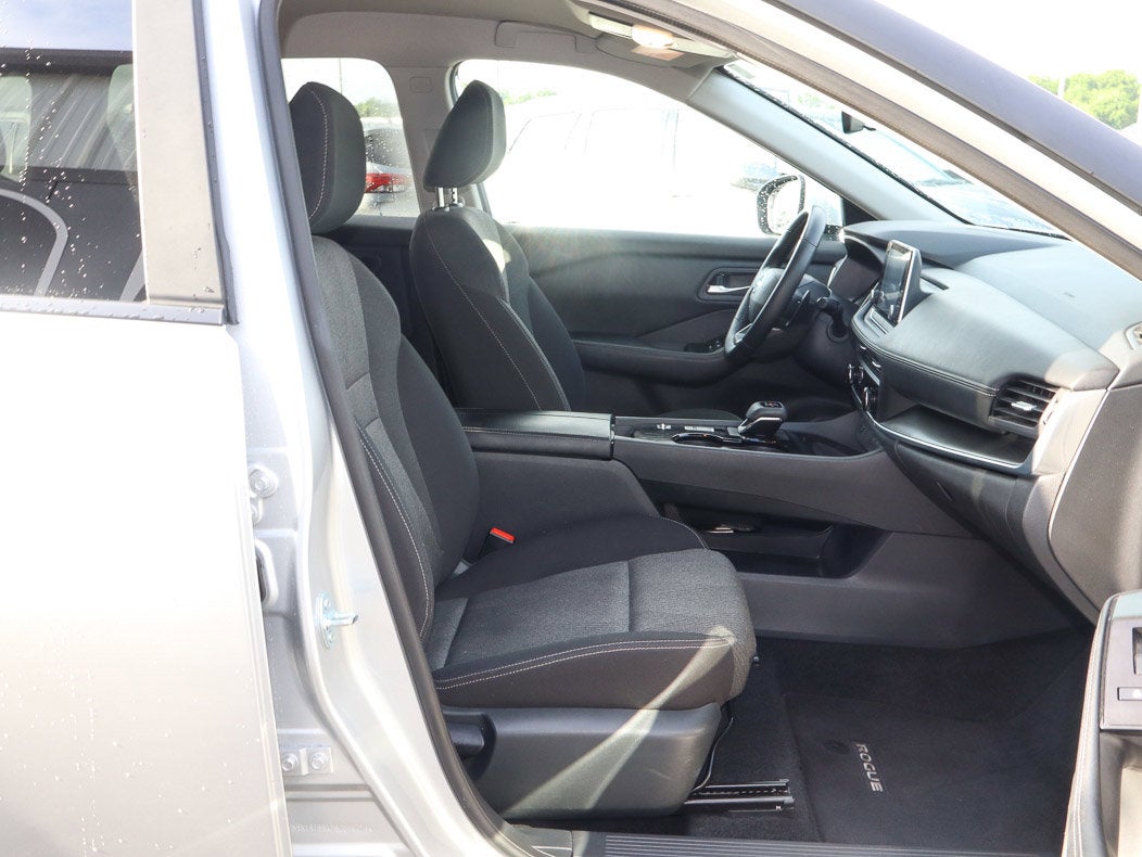 2025 Nissan Rogue FWD SV