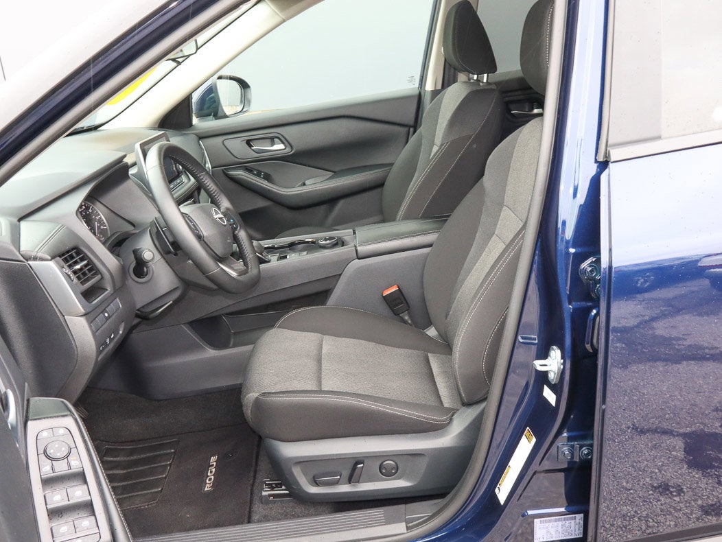 2025 Nissan Rogue AWD SV
