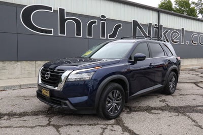 2022 Nissan Pathfinder SV