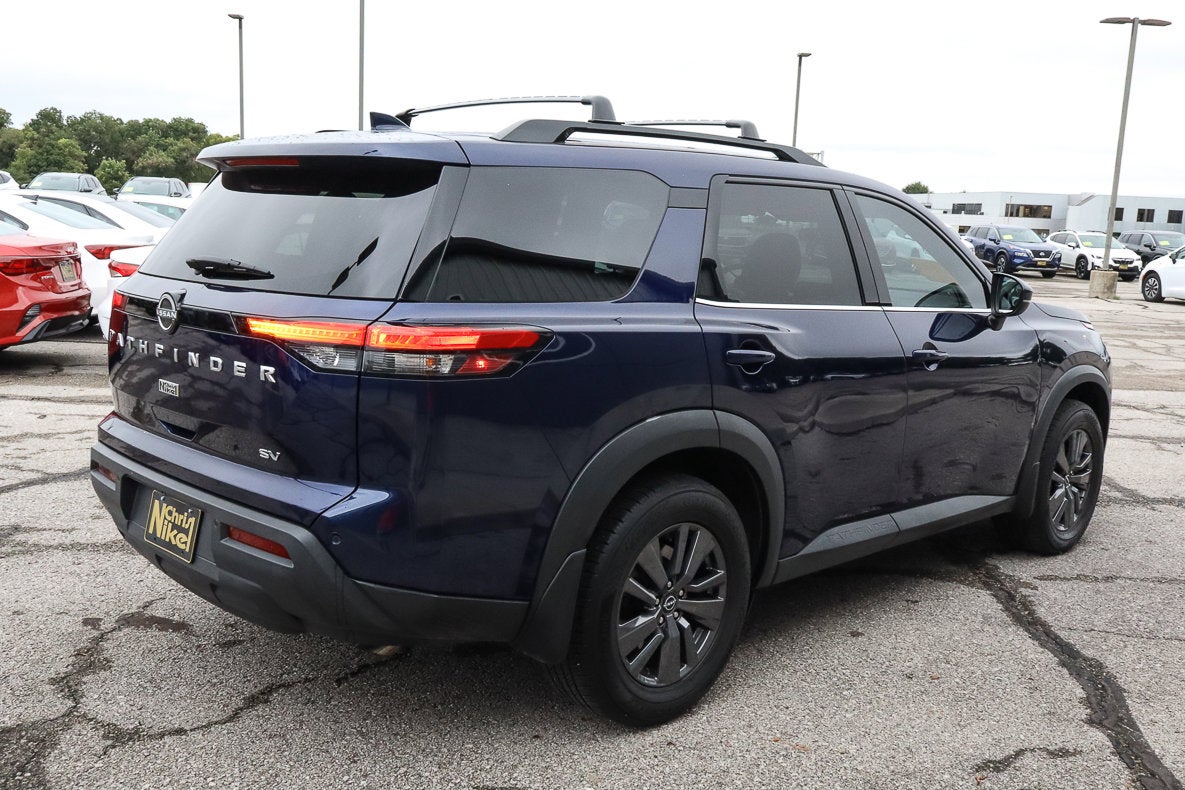 2022 Nissan Pathfinder SV