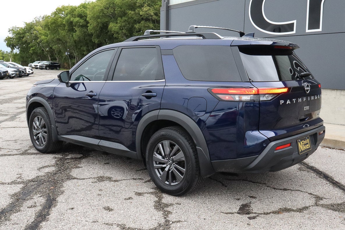 2022 Nissan Pathfinder SV