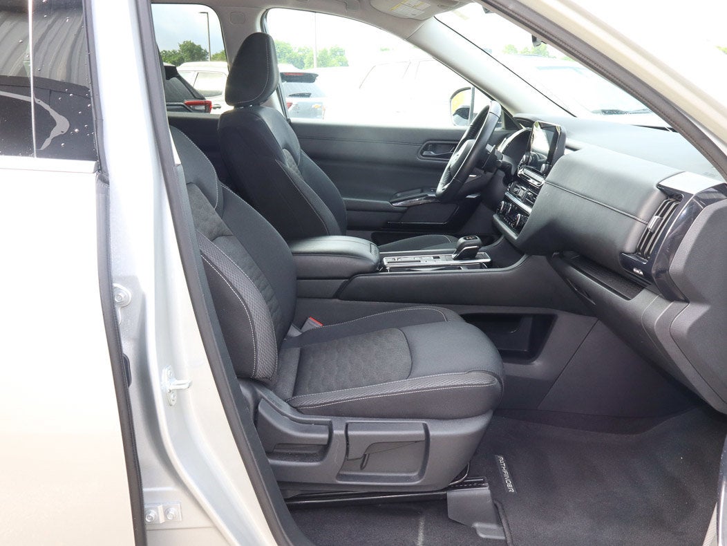 2025 Nissan Pathfinder SV 2WD