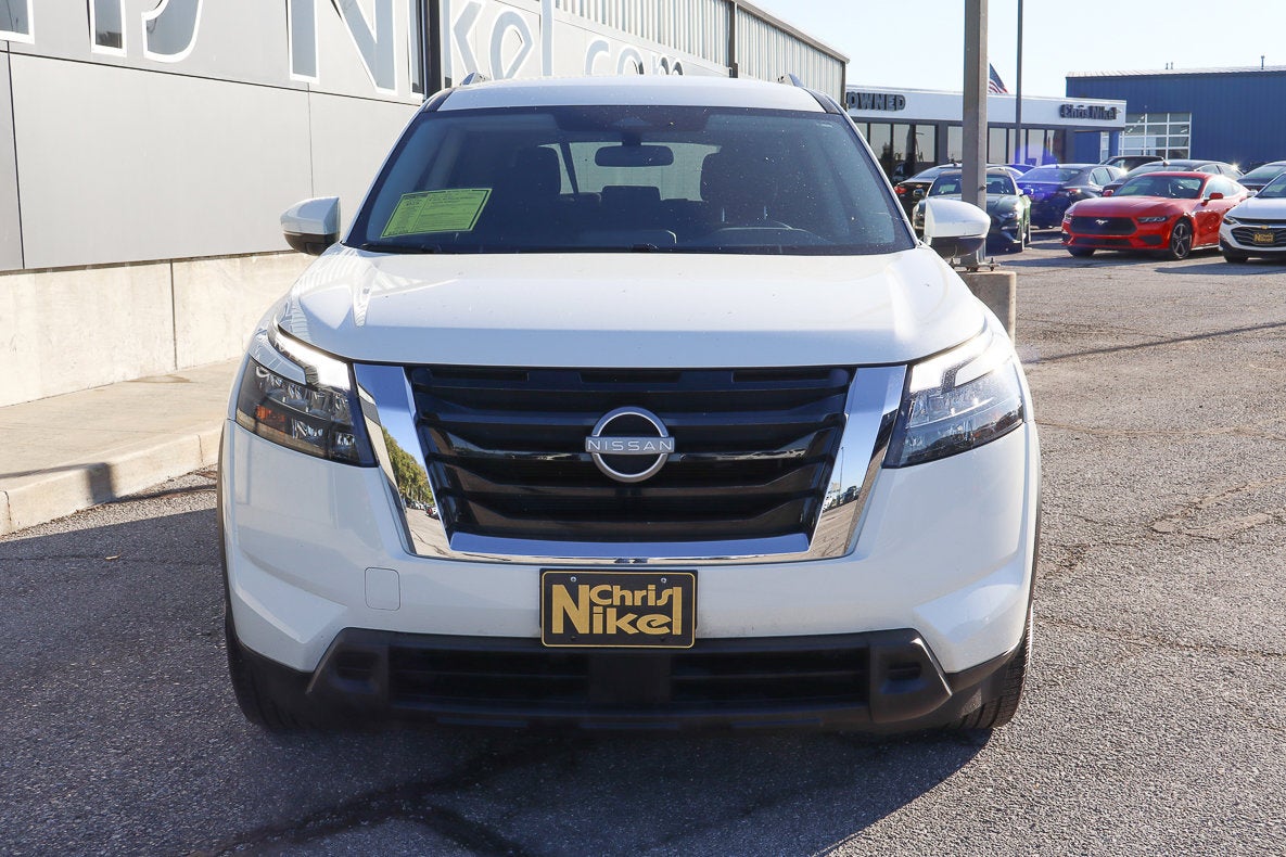 2025 Nissan Pathfinder SV