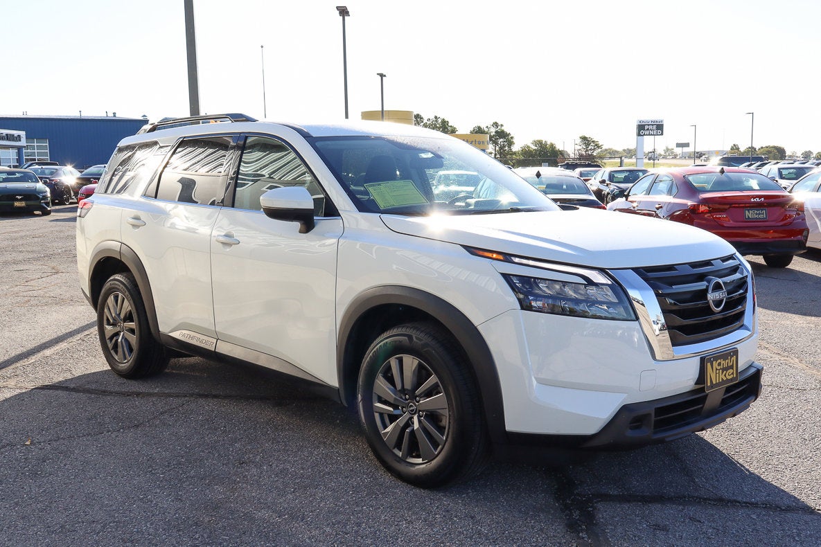 2025 Nissan Pathfinder SV