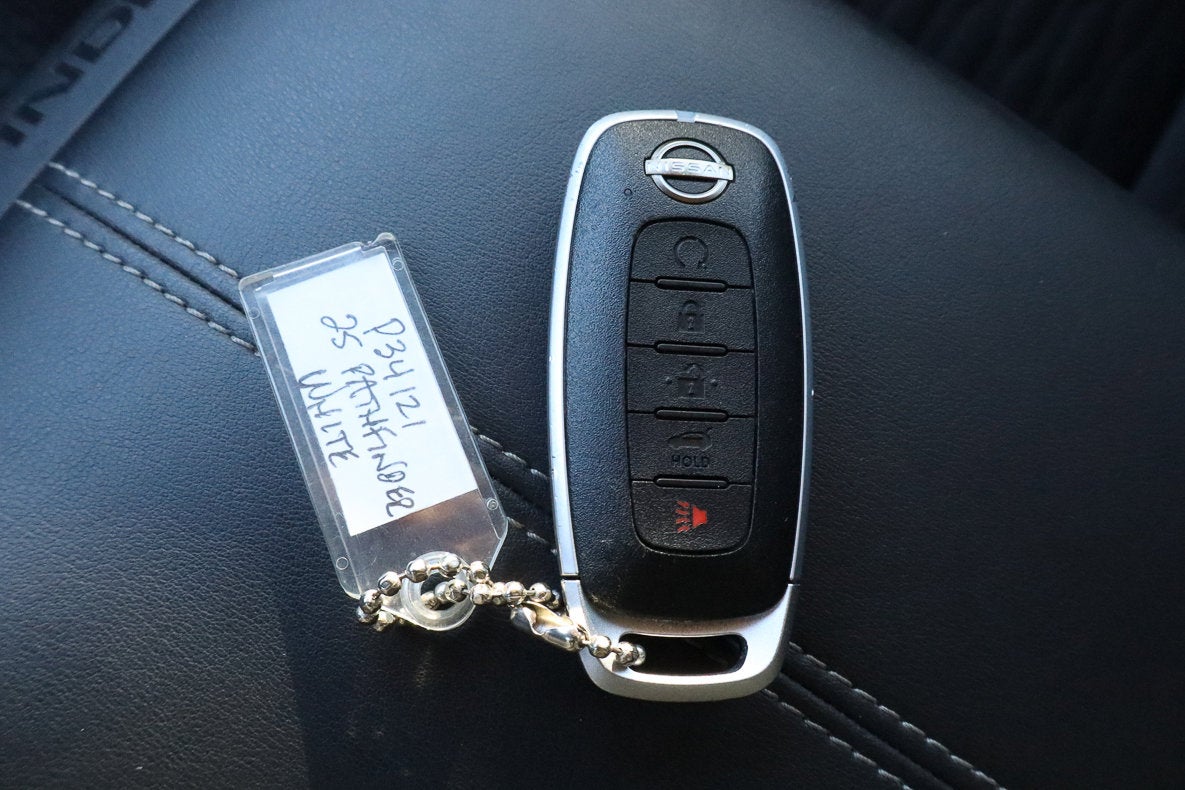 2025 Nissan Pathfinder SV