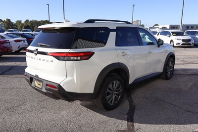 2025 Nissan Pathfinder SV