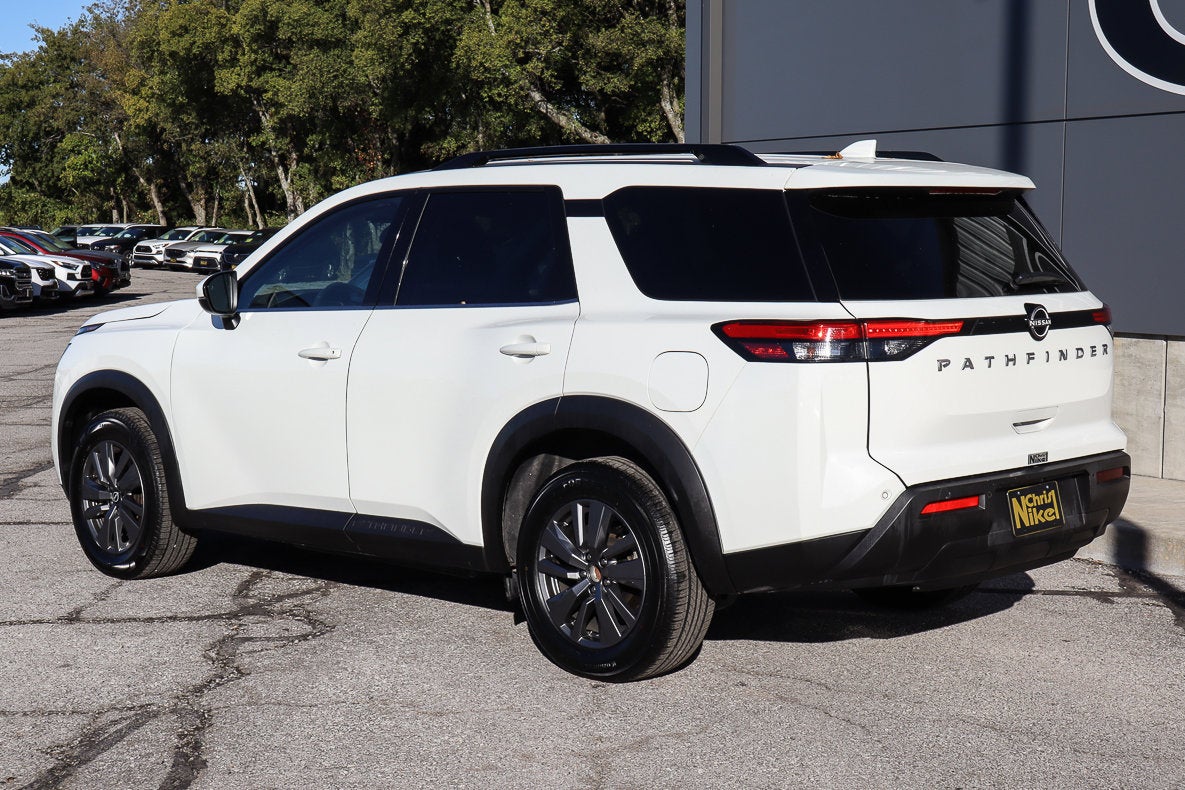 2025 Nissan Pathfinder SV
