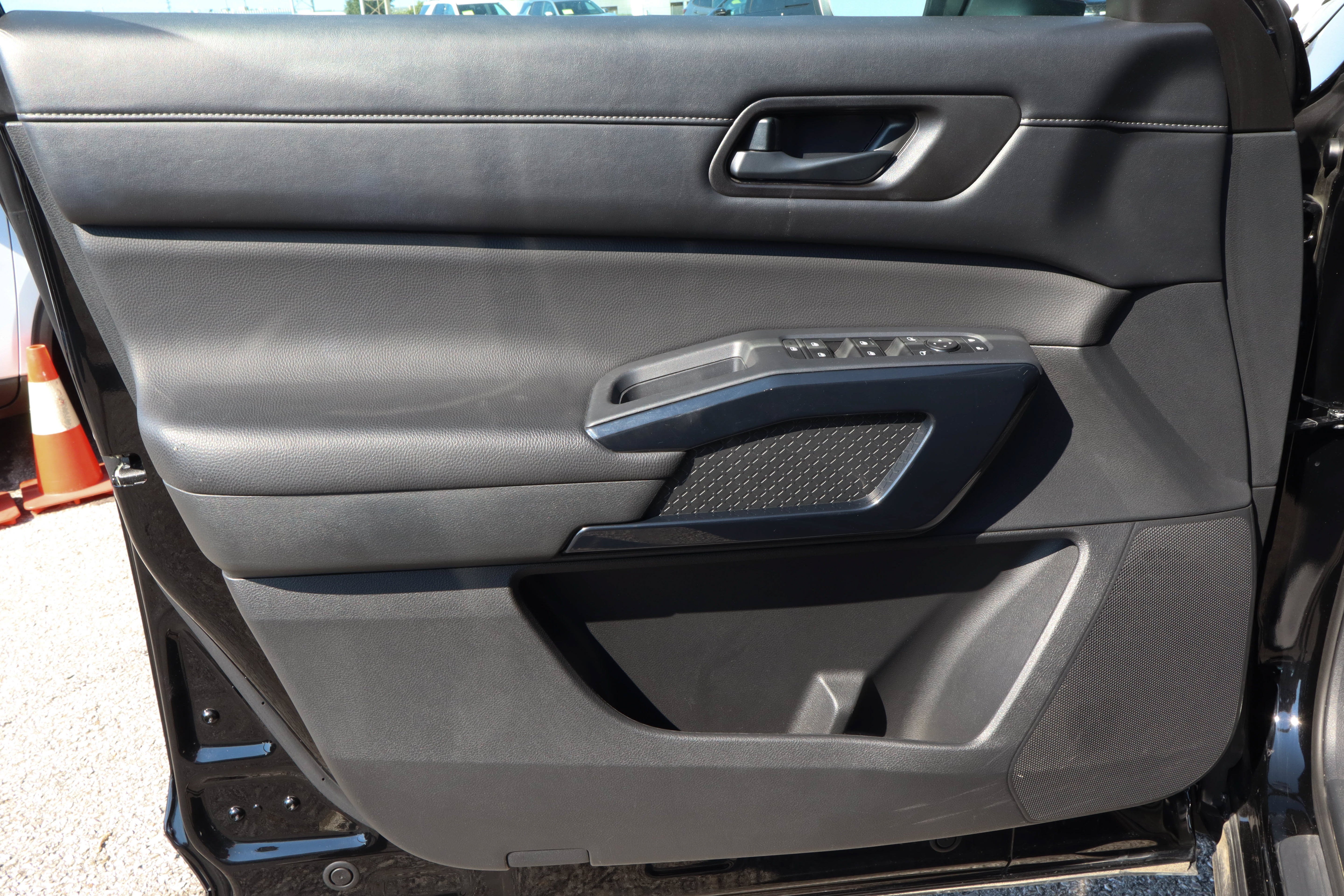 2025 Nissan Pathfinder SV 2WD