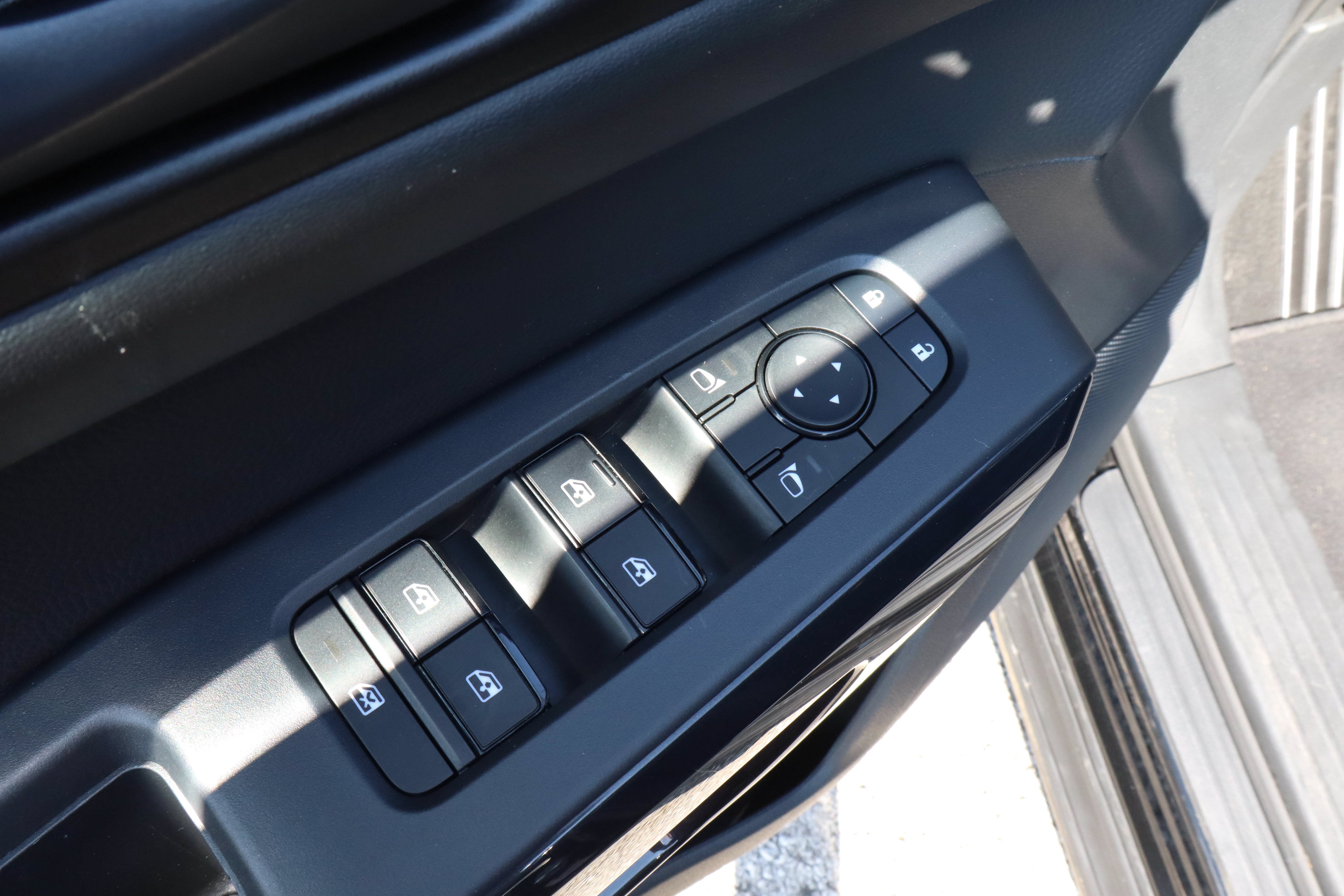 2025 Nissan Pathfinder SV 2WD
