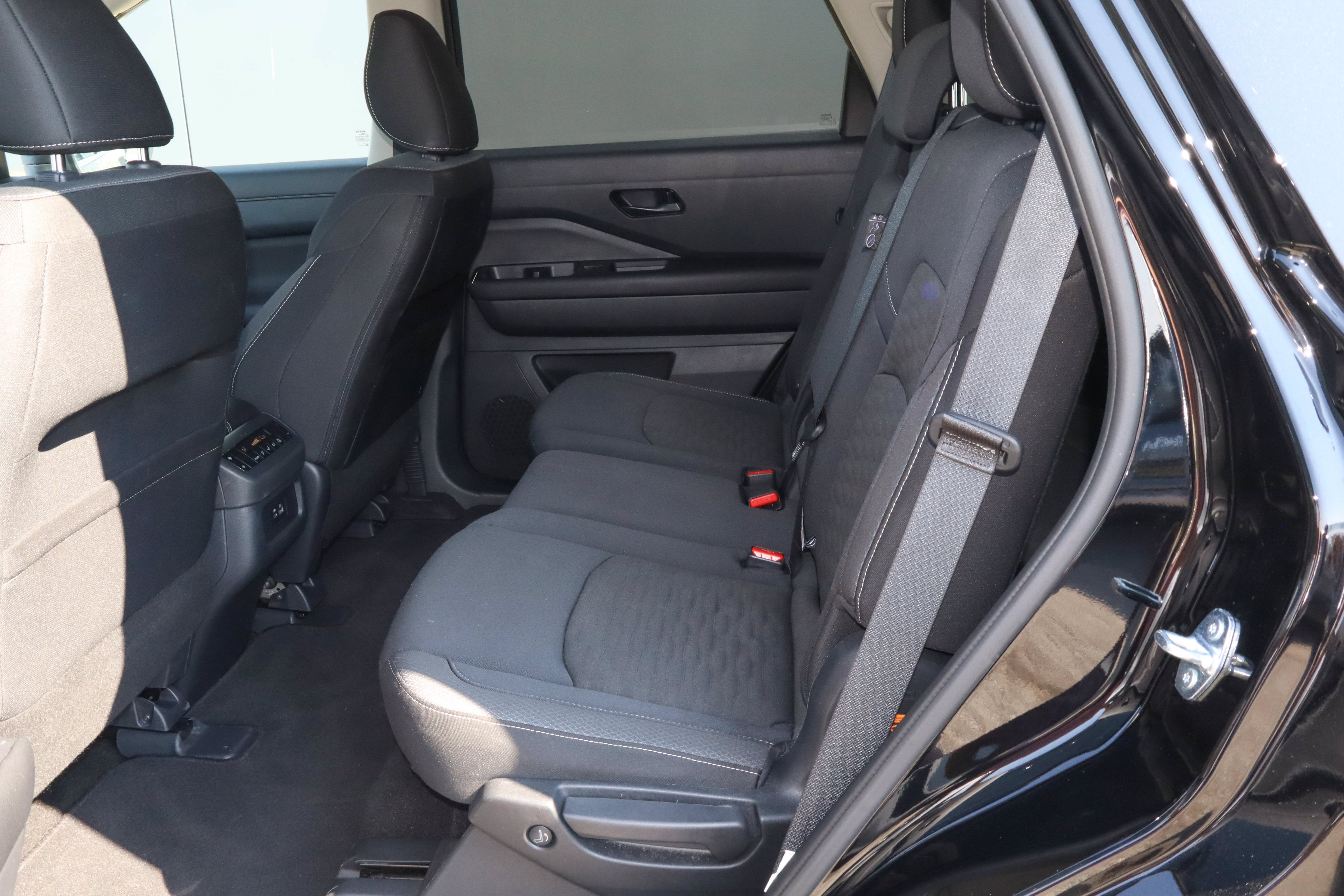 2025 Nissan Pathfinder SV 2WD