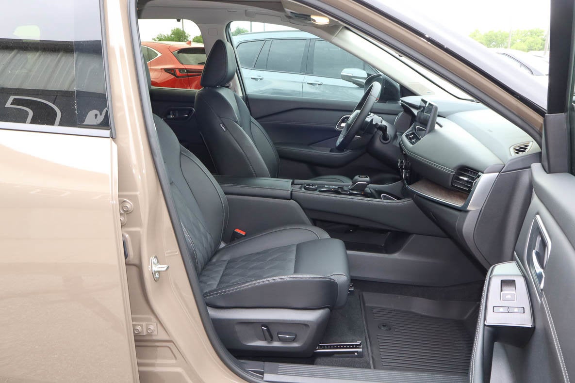 2025 Nissan Rogue AWD Platinum