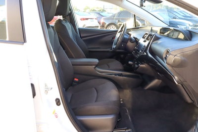 2022 Toyota Prius LE