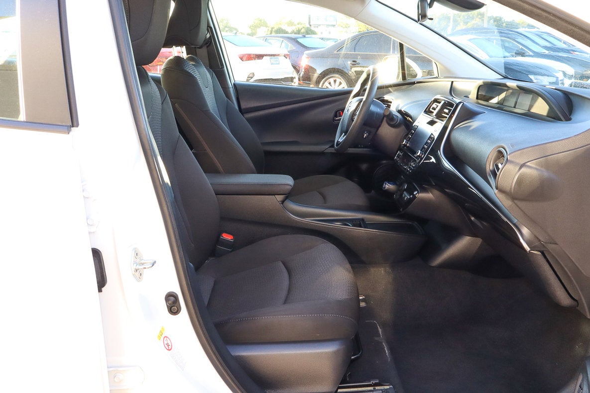 2022 Toyota Prius LE