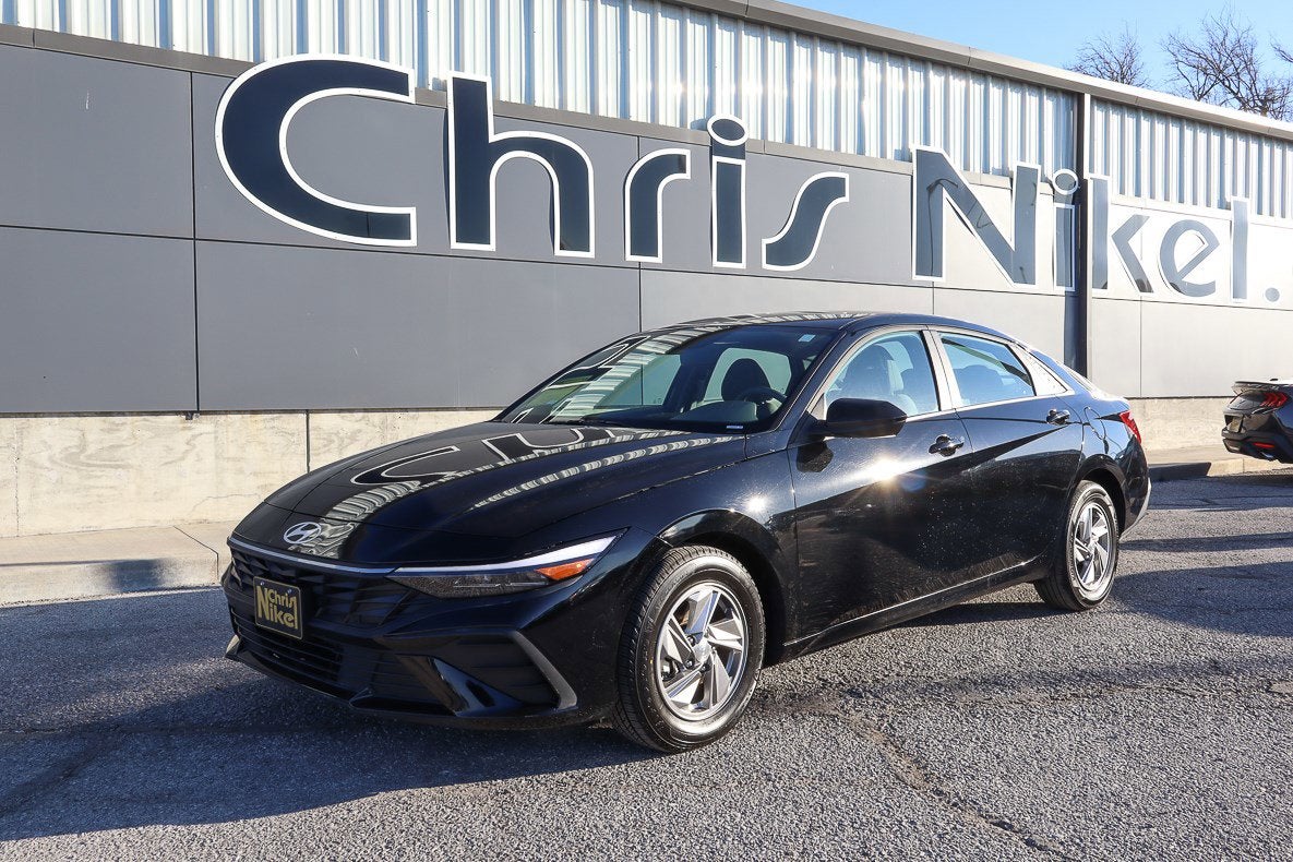 2025 Hyundai Elantra SE IVT