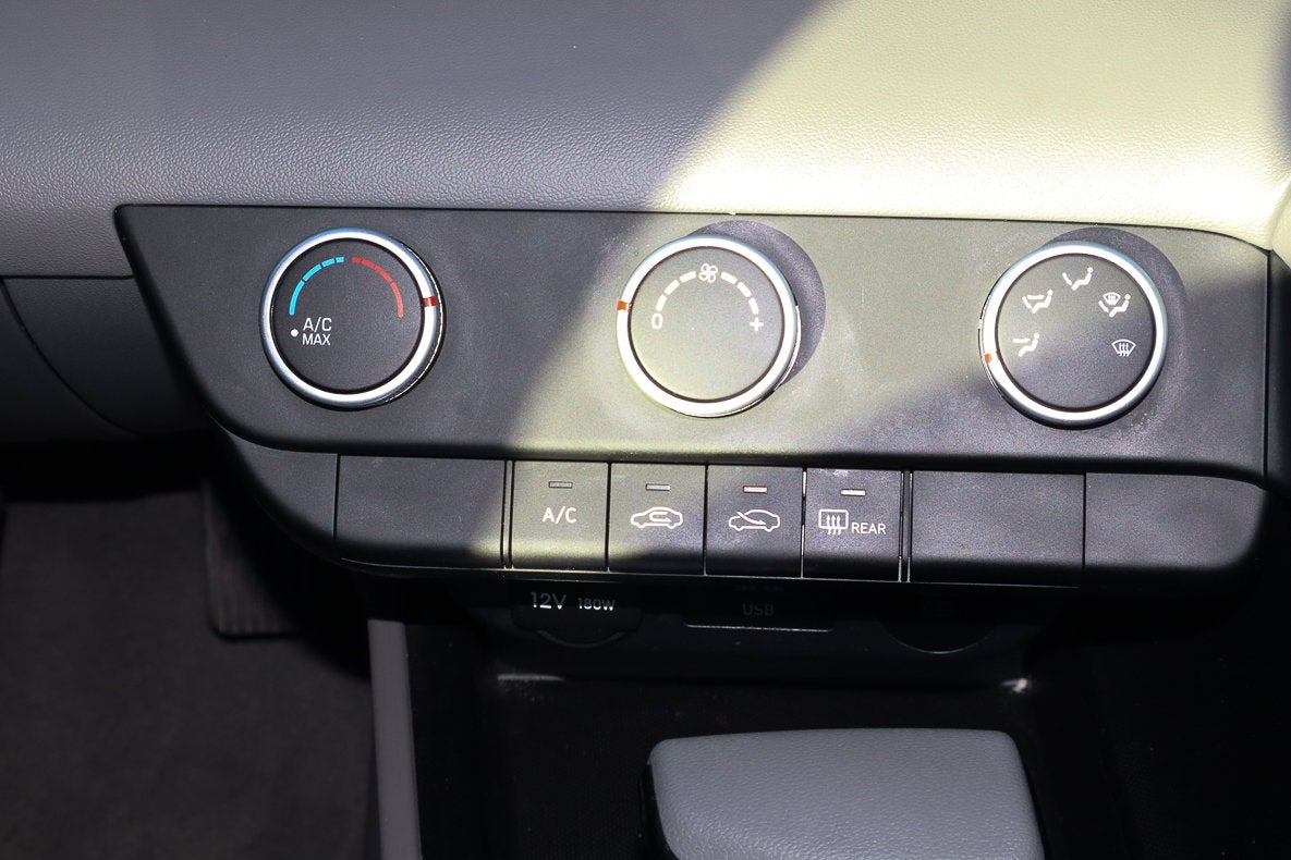 2025 Hyundai Elantra SE IVT