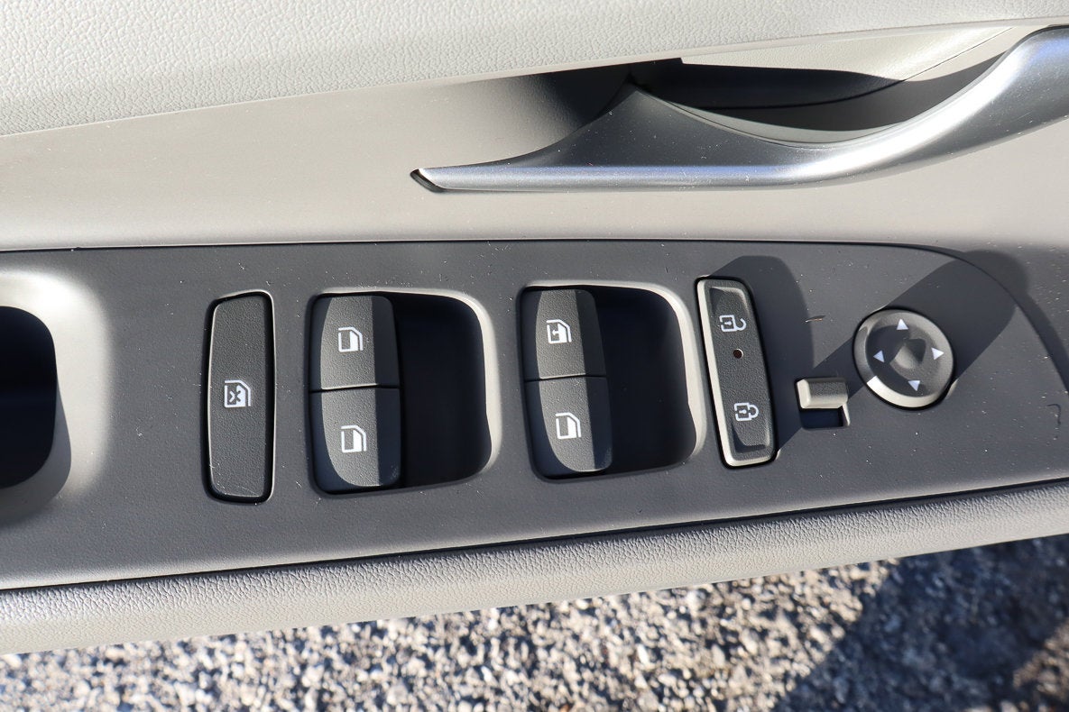 2025 Hyundai Elantra SE IVT