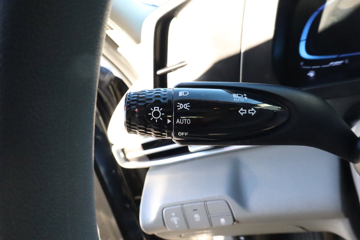 2025 Hyundai Elantra SE IVT