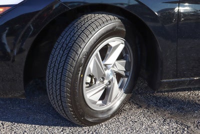 2025 Hyundai Elantra SE IVT