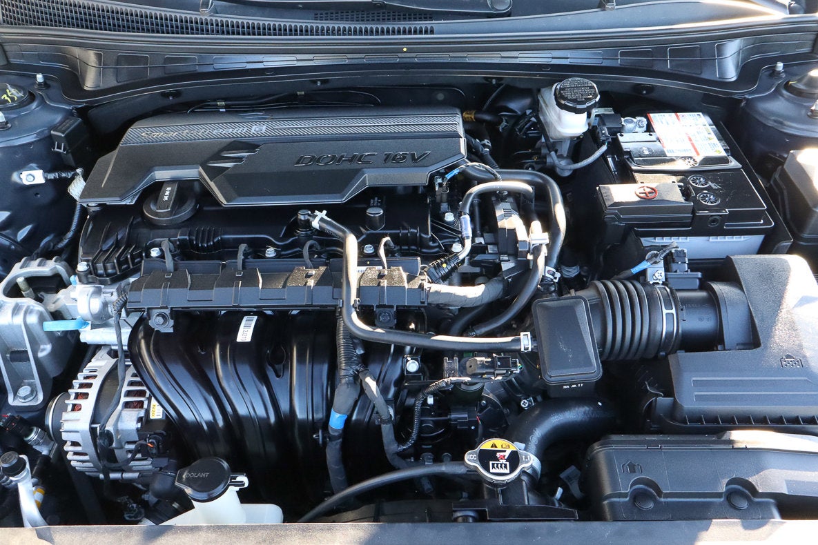 2025 Hyundai Elantra SE IVT