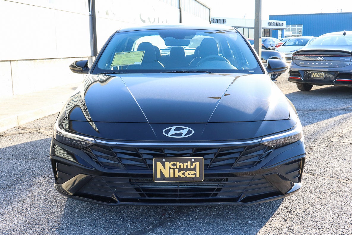 2025 Hyundai Elantra SE IVT