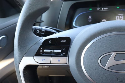 2025 Hyundai Elantra SE IVT