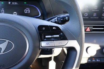 2025 Hyundai Elantra SE IVT