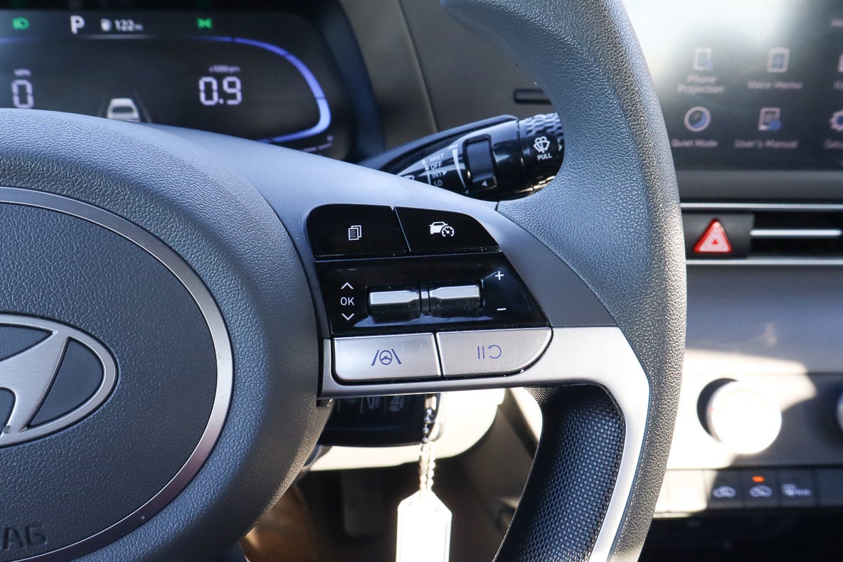 2025 Hyundai Elantra SE IVT