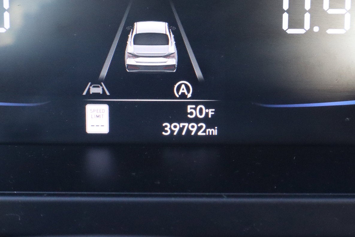 2025 Hyundai Elantra SE IVT