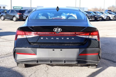 2025 Hyundai Elantra SE IVT