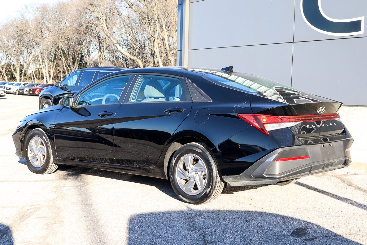 2025 Hyundai Elantra SE IVT