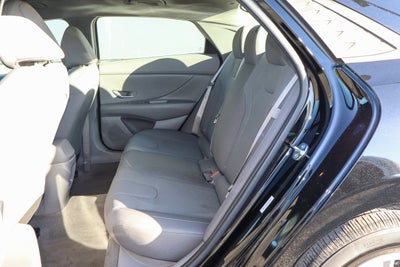 2025 Hyundai Elantra SE IVT