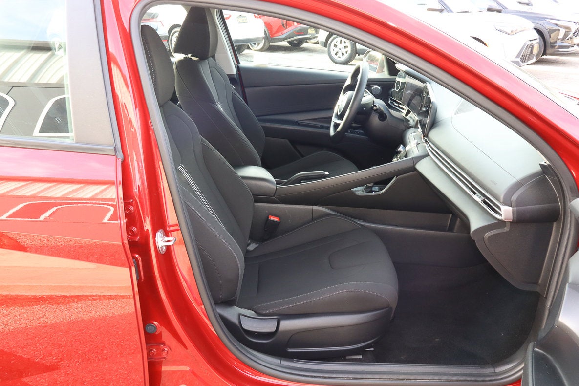 2024 Hyundai Elantra SEL IVT