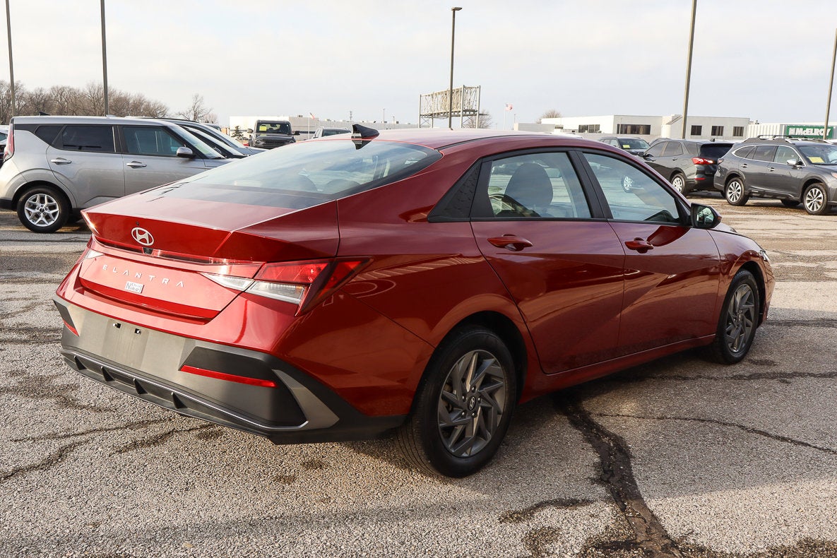 2024 Hyundai Elantra SEL IVT