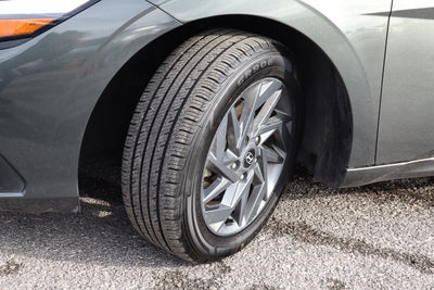 2024 Hyundai Elantra SEL IVT