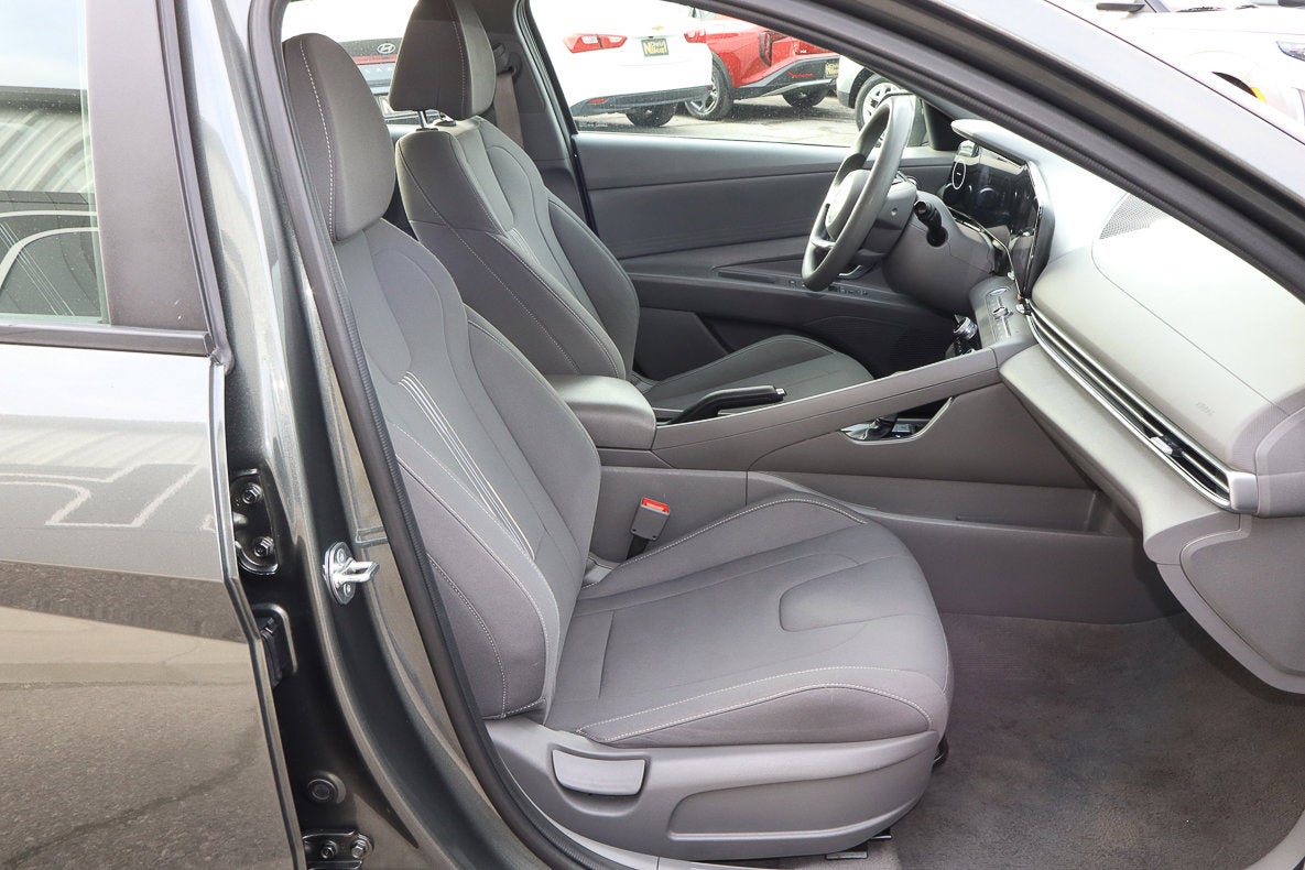 2024 Hyundai Elantra SEL IVT