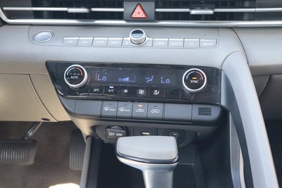 2024 Hyundai Elantra SEL IVT