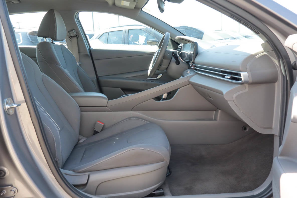 2024 Hyundai Elantra SEL IVT