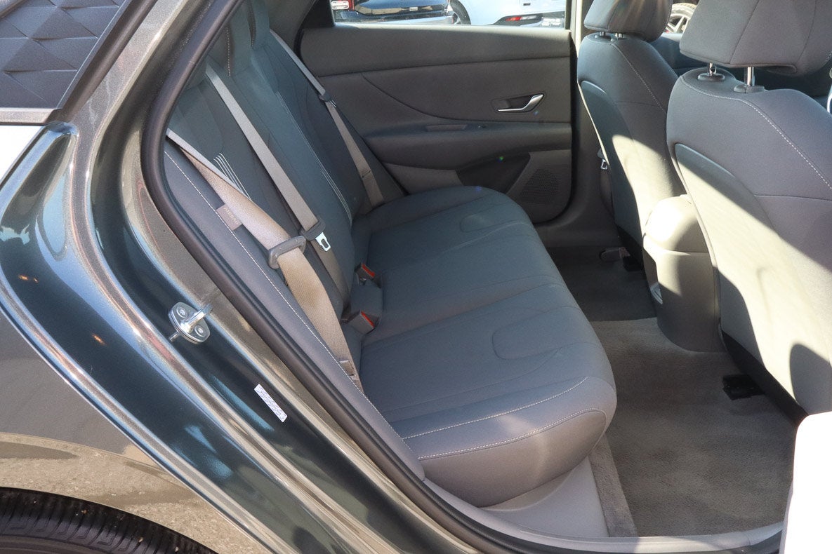 2024 Hyundai Elantra SEL IVT