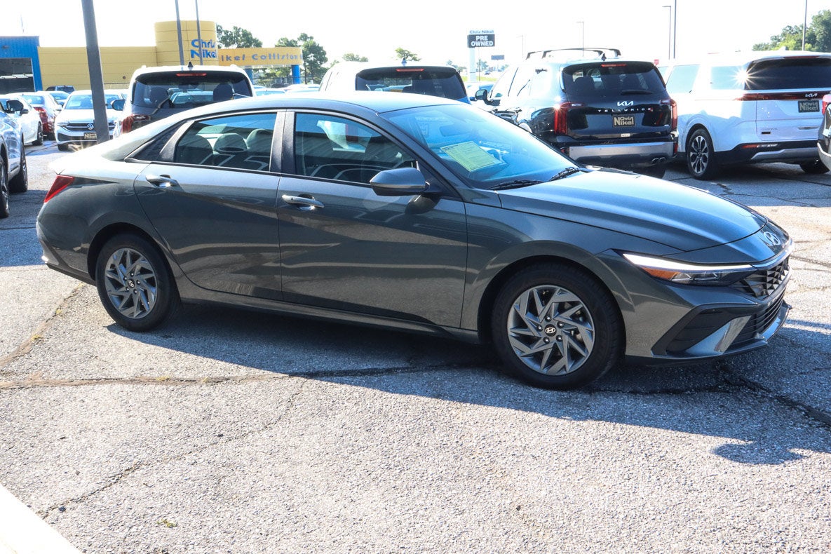 2024 Hyundai Elantra SEL IVT