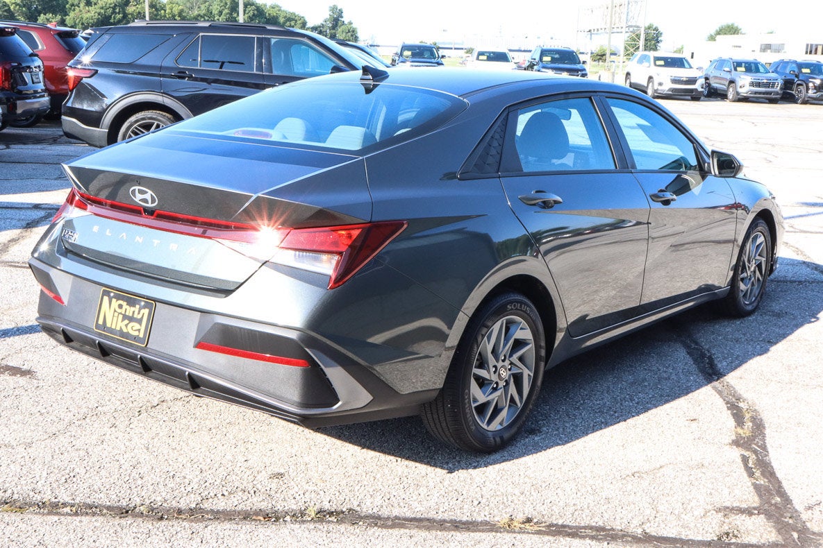 2024 Hyundai Elantra SEL IVT