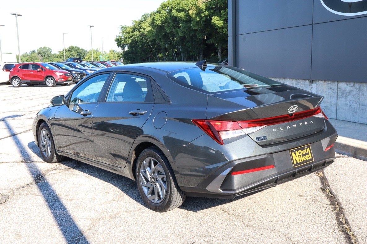 2024 Hyundai Elantra SEL IVT