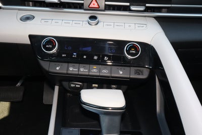 2024 Hyundai Elantra Limited IVT