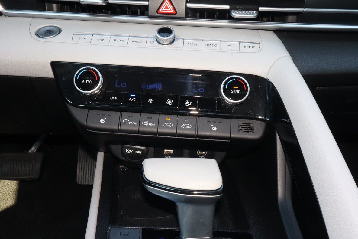 2024 Hyundai Elantra Limited IVT