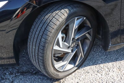 2024 Hyundai Elantra Limited IVT