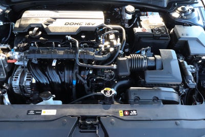 2024 Hyundai Elantra Limited IVT