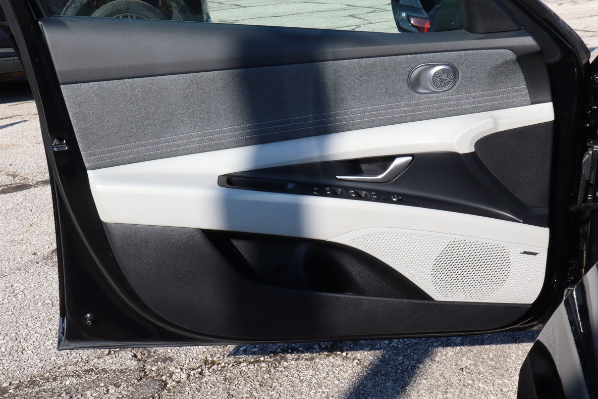 2024 Hyundai Elantra Limited IVT