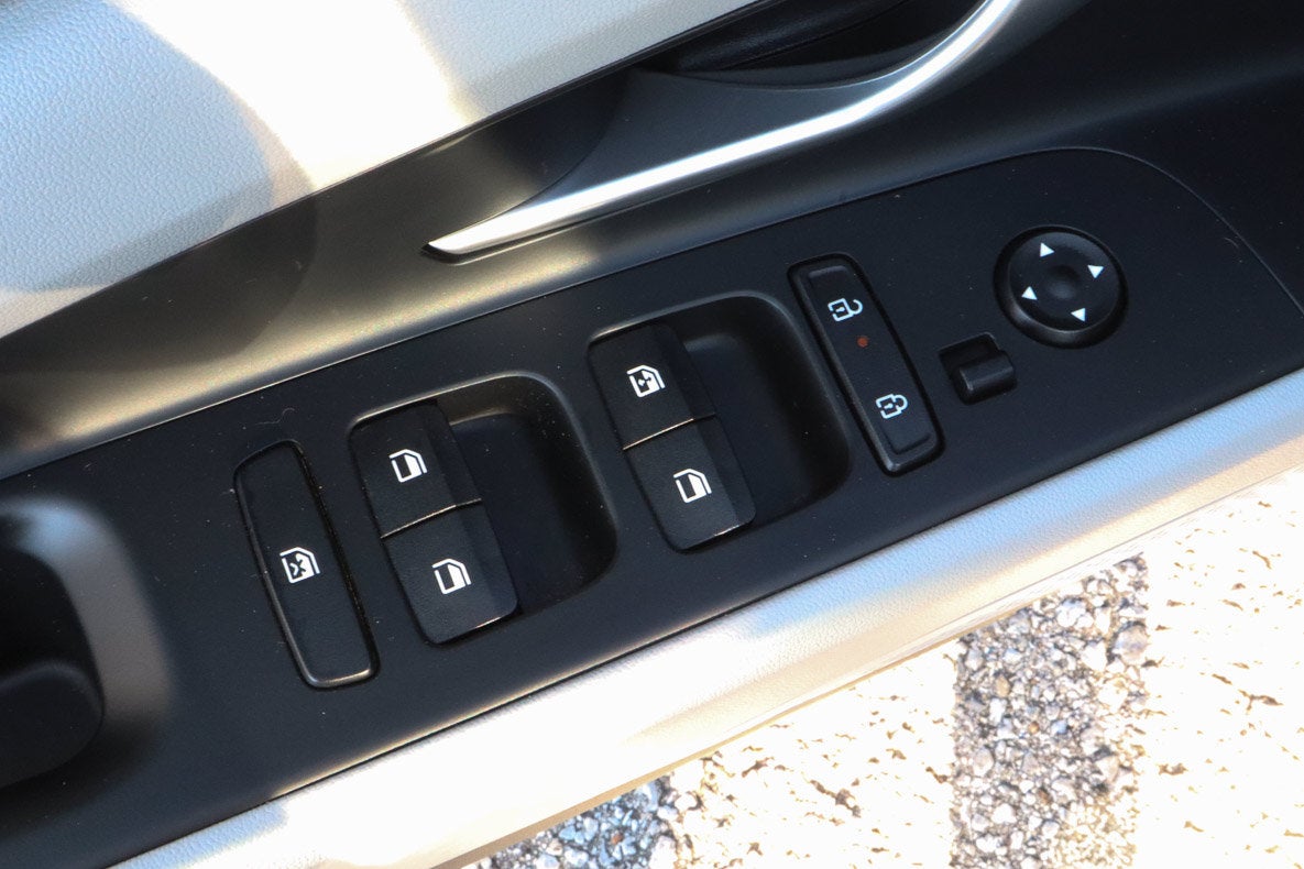 2024 Hyundai Elantra Limited IVT