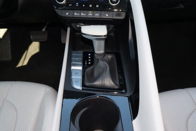 2024 Hyundai Elantra Limited IVT