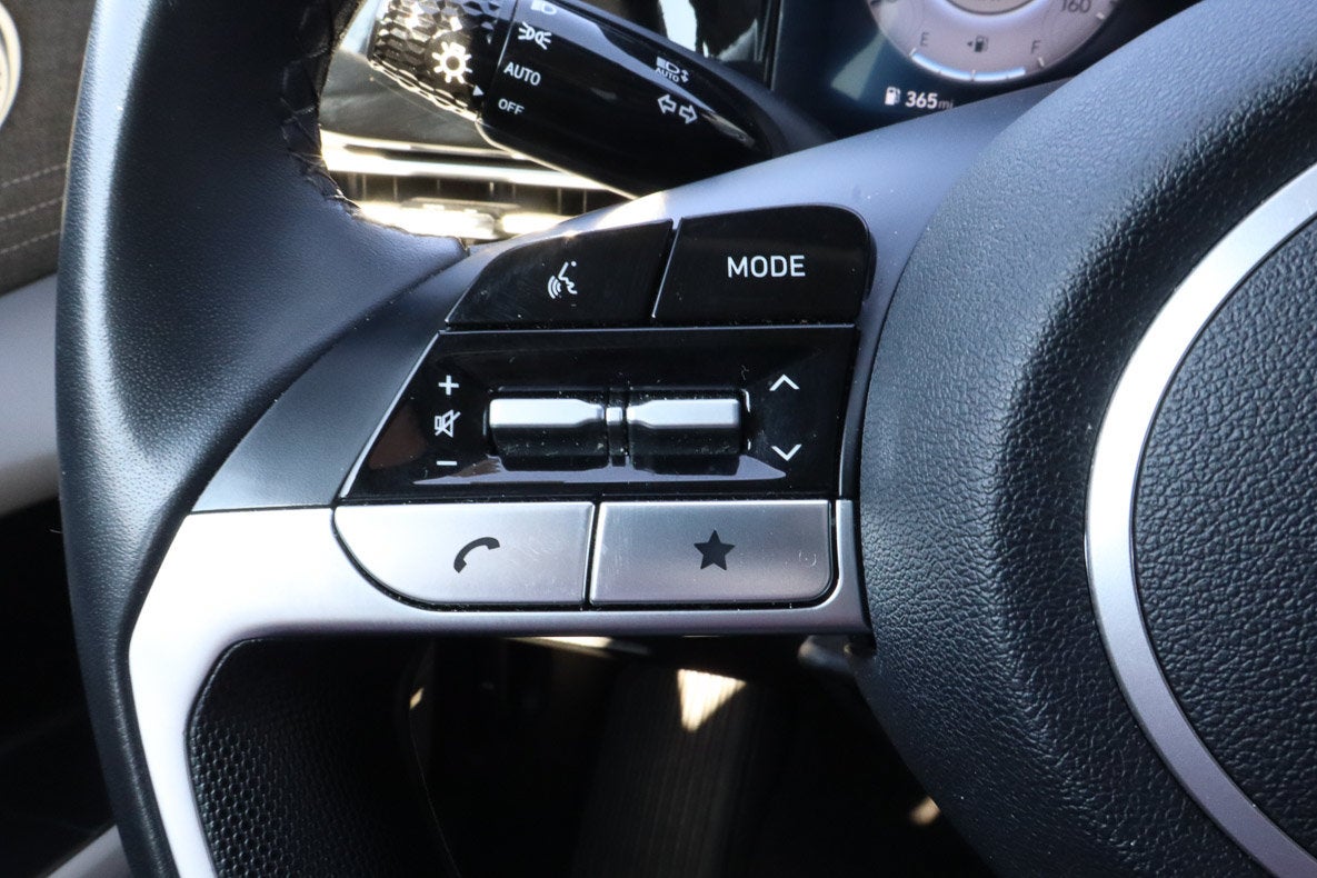 2024 Hyundai Elantra Limited IVT